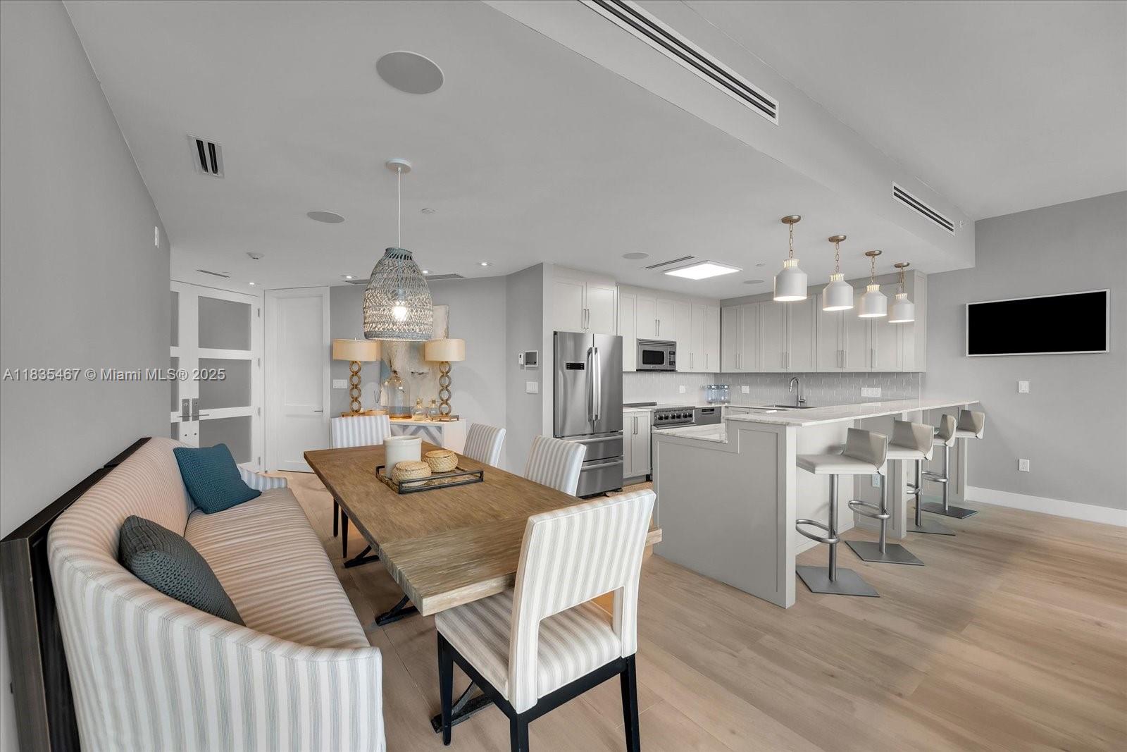 CONTINUUM ON SOUTH BEACH - Residential