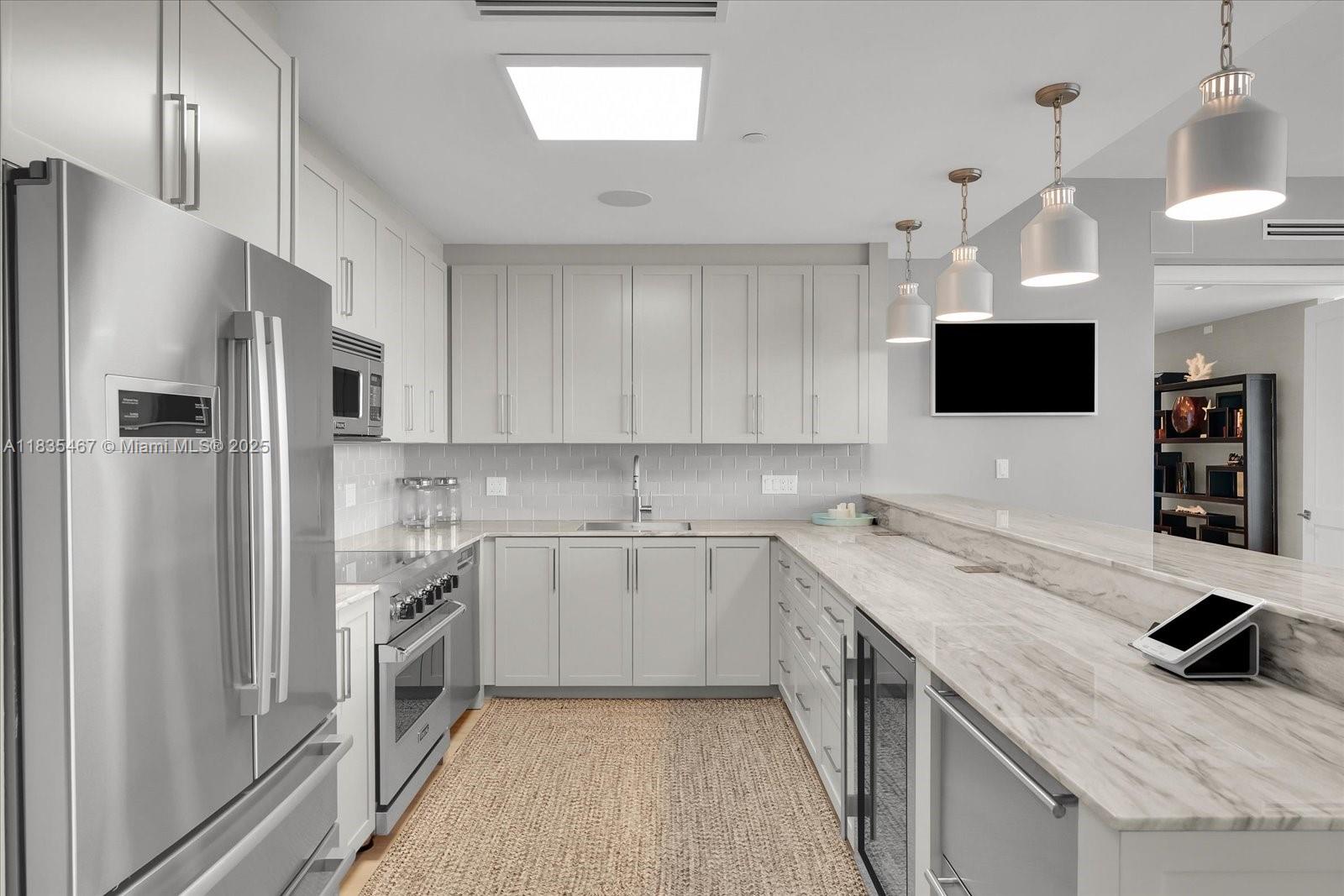 CONTINUUM ON SOUTH BEACH - Residential