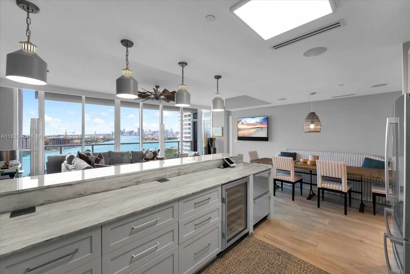 CONTINUUM ON SOUTH BEACH - Residential