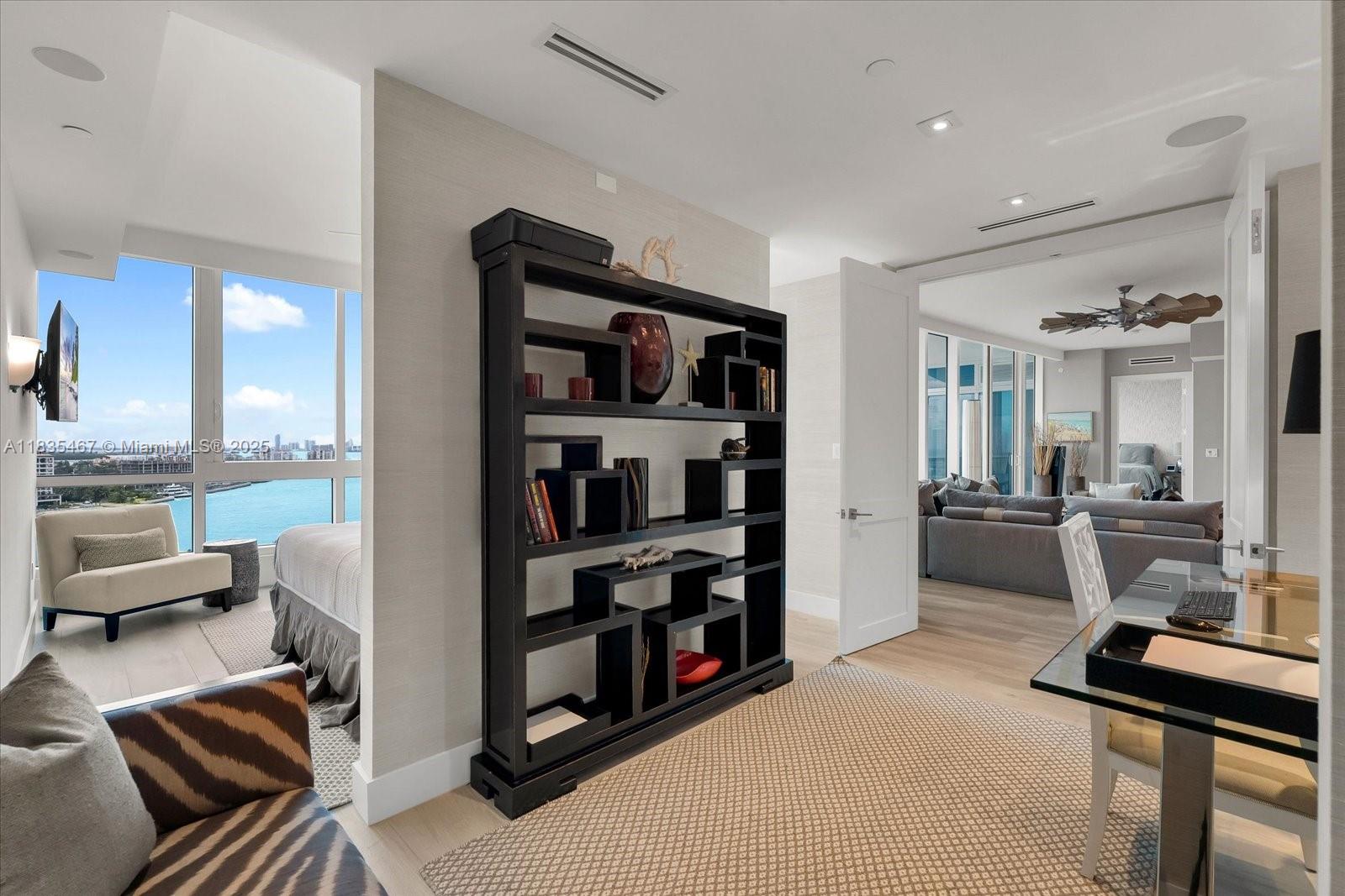 CONTINUUM ON SOUTH BEACH - Residential