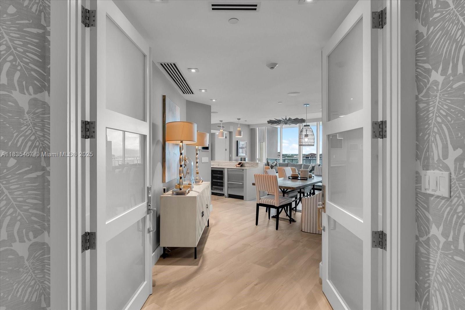 CONTINUUM ON SOUTH BEACH - Residential