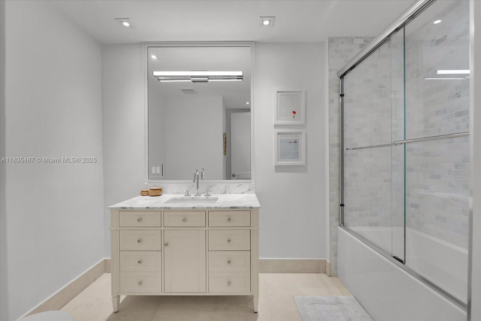 CONTINUUM ON SOUTH BEACH - Residential