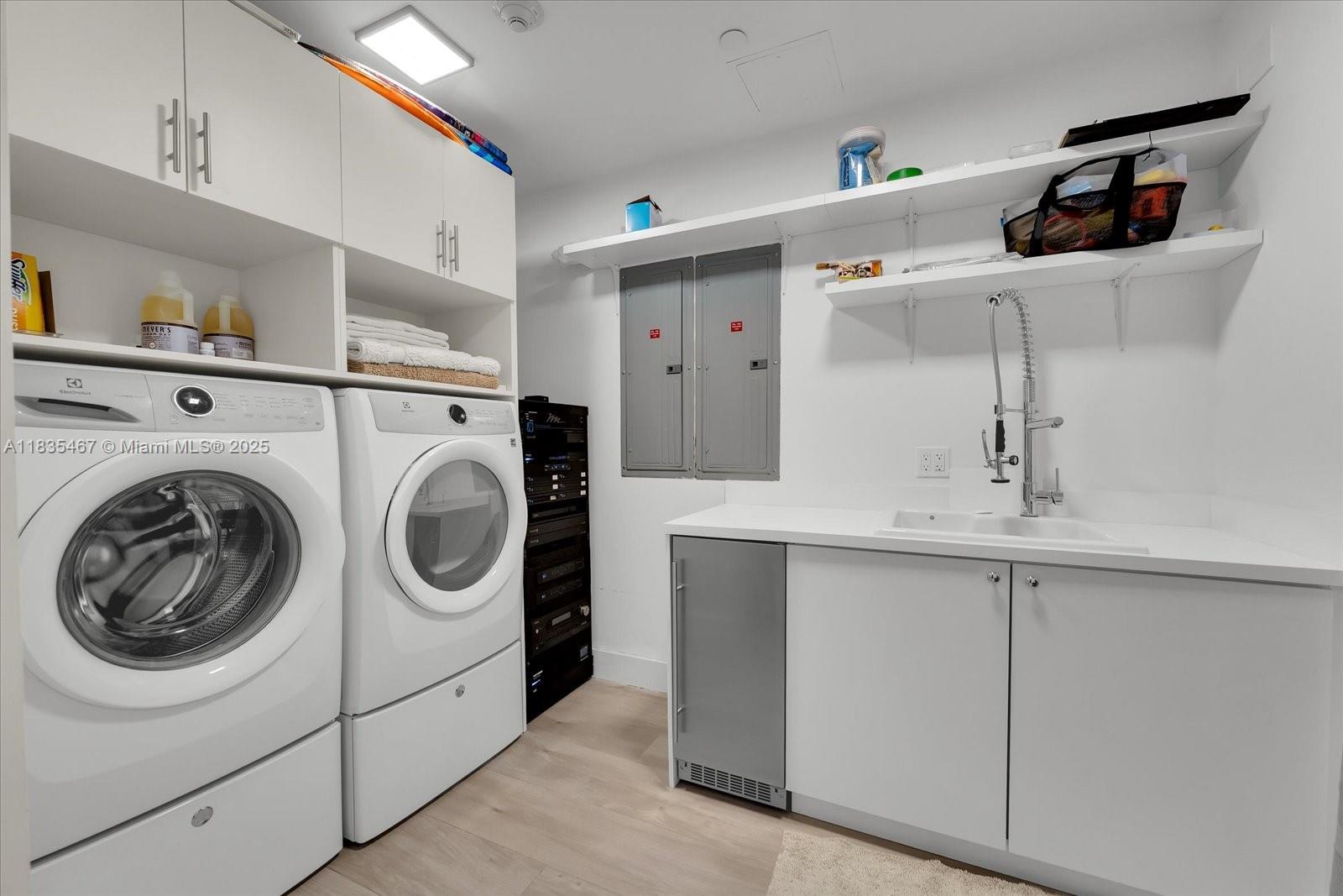 CONTINUUM ON SOUTH BEACH - Residential