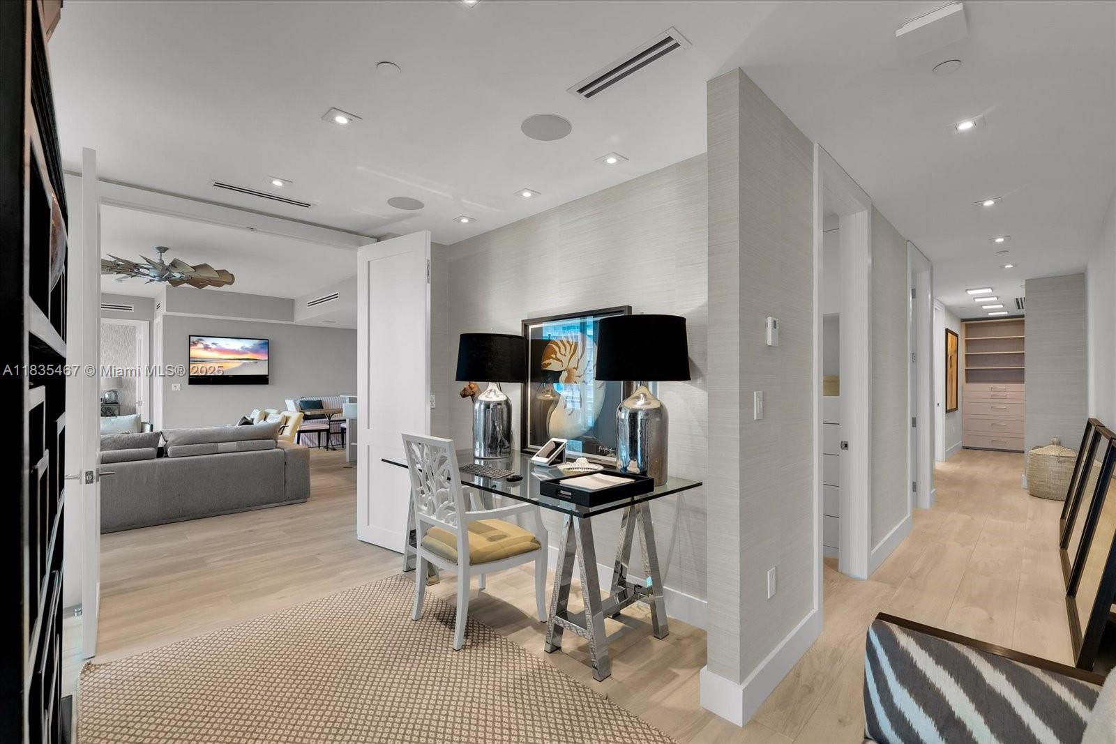 CONTINUUM ON SOUTH BEACH - Residential