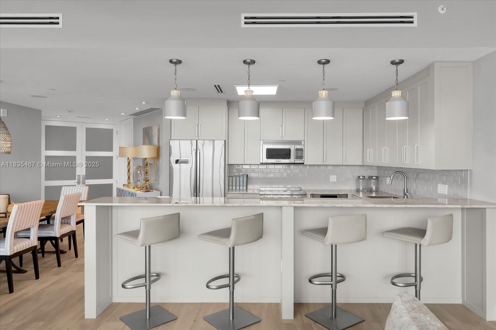 CONTINUUM ON SOUTH BEACH - Residential