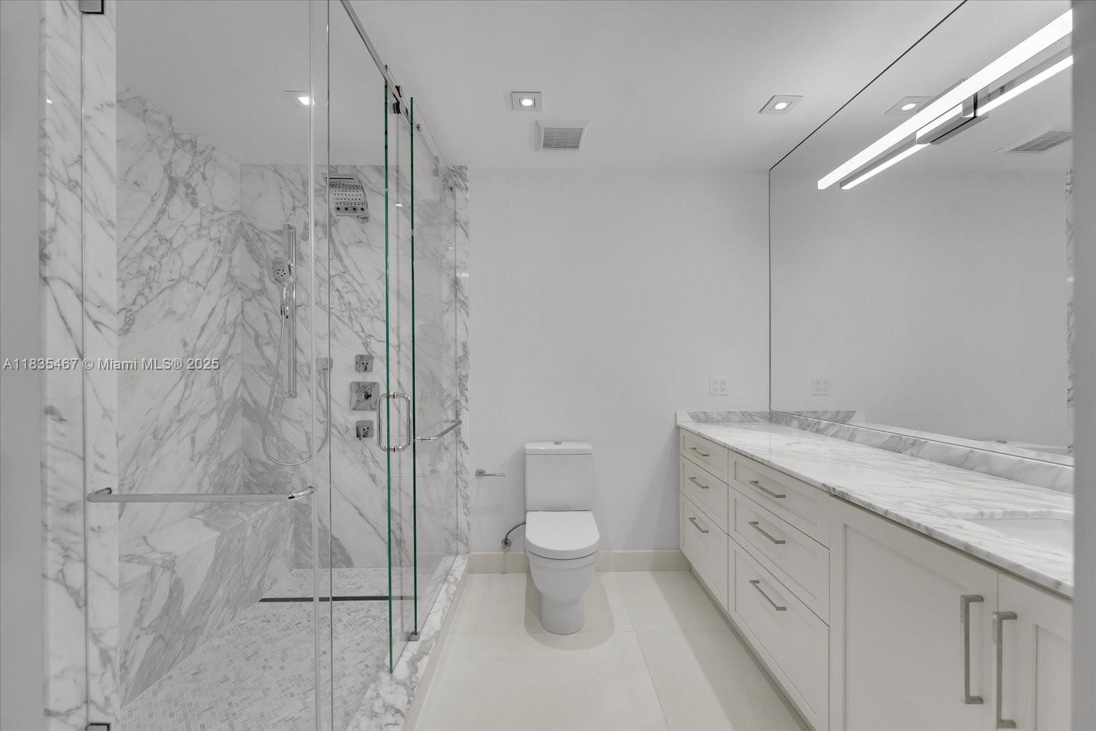CONTINUUM ON SOUTH BEACH - Residential