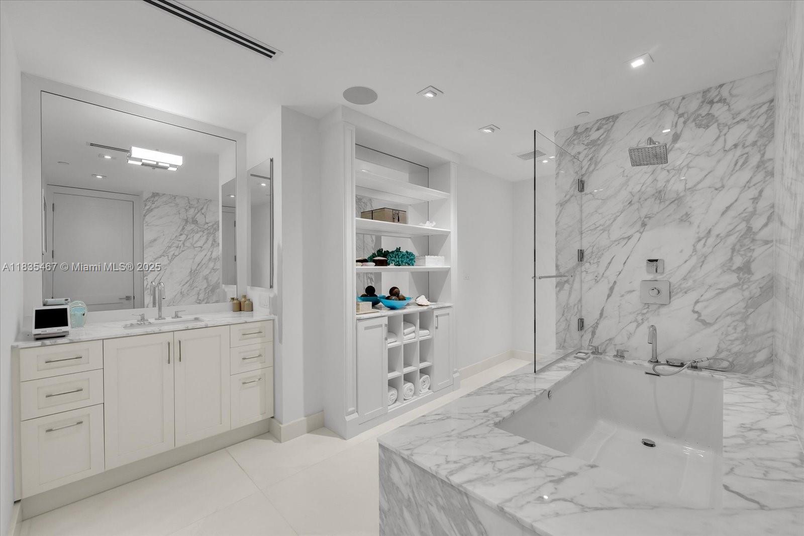 CONTINUUM ON SOUTH BEACH - Residential