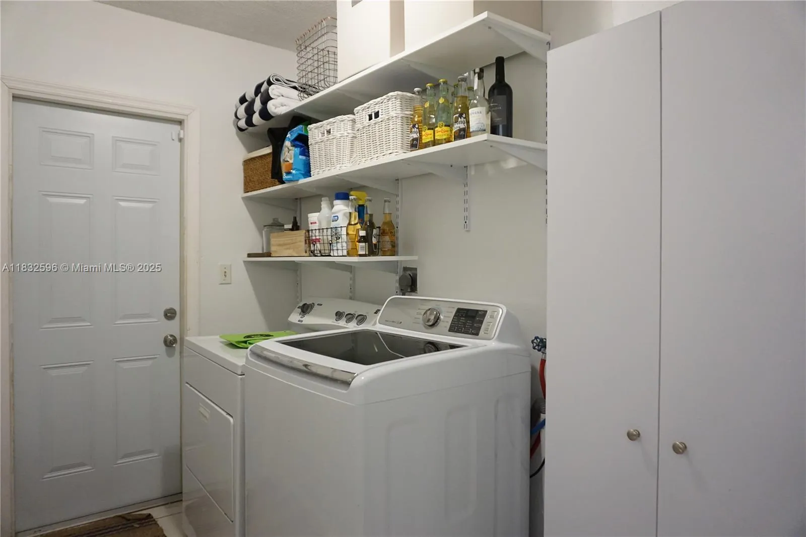 Coral Gables, Florida 33146, United States, 2 Bedrooms Bedrooms, ,1 BathroomBathrooms,Residential,Active,163863