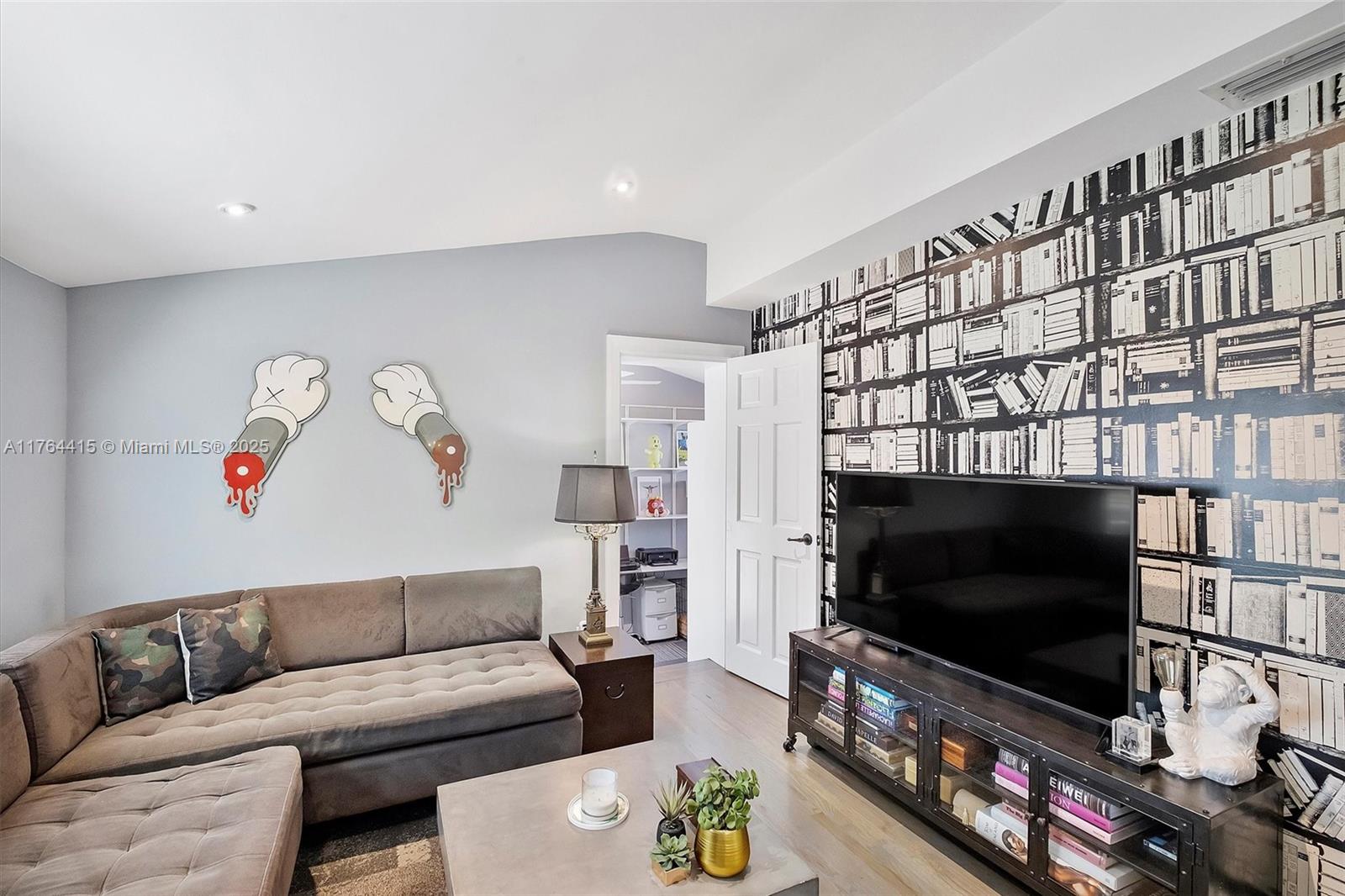 ODELL MANORS - Residential