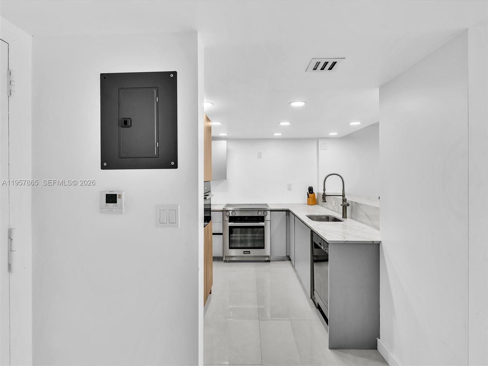 10000 PLAZA CONDO-SOUTH T - Residential Lease