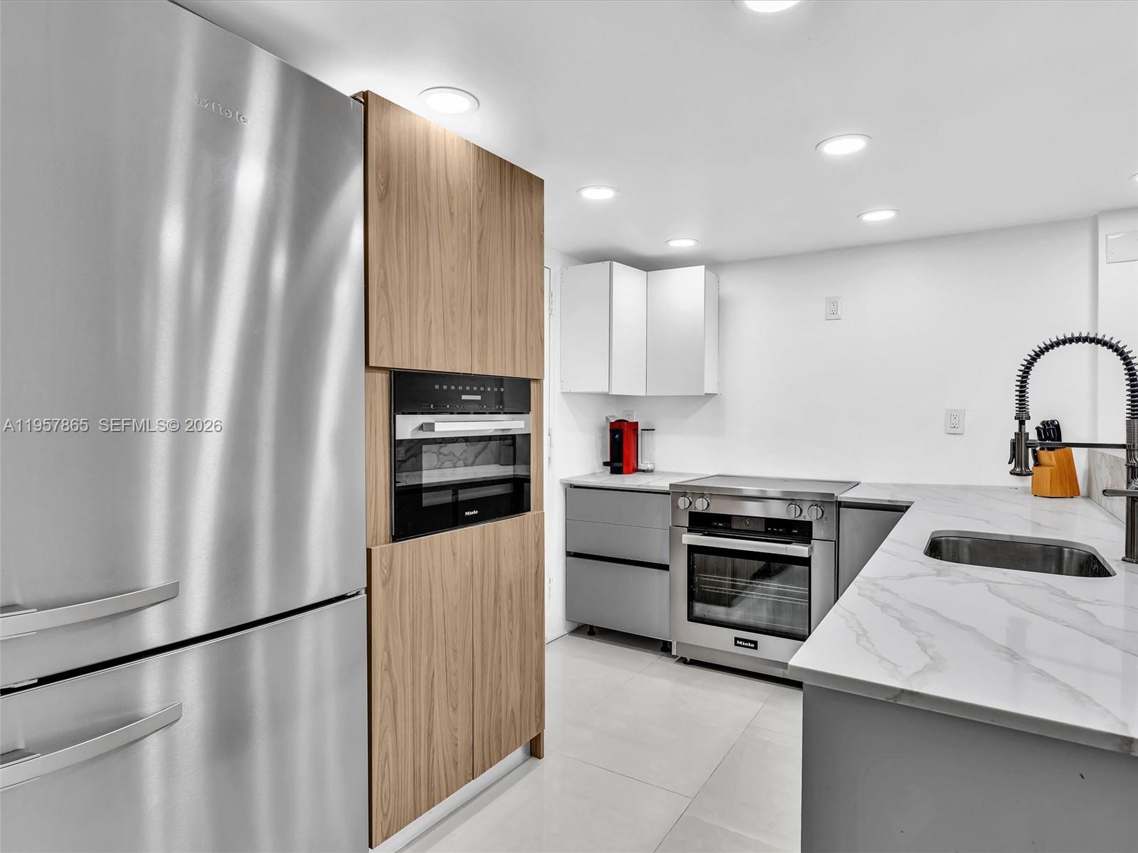 10000 PLAZA CONDO-SOUTH T - Residential Lease