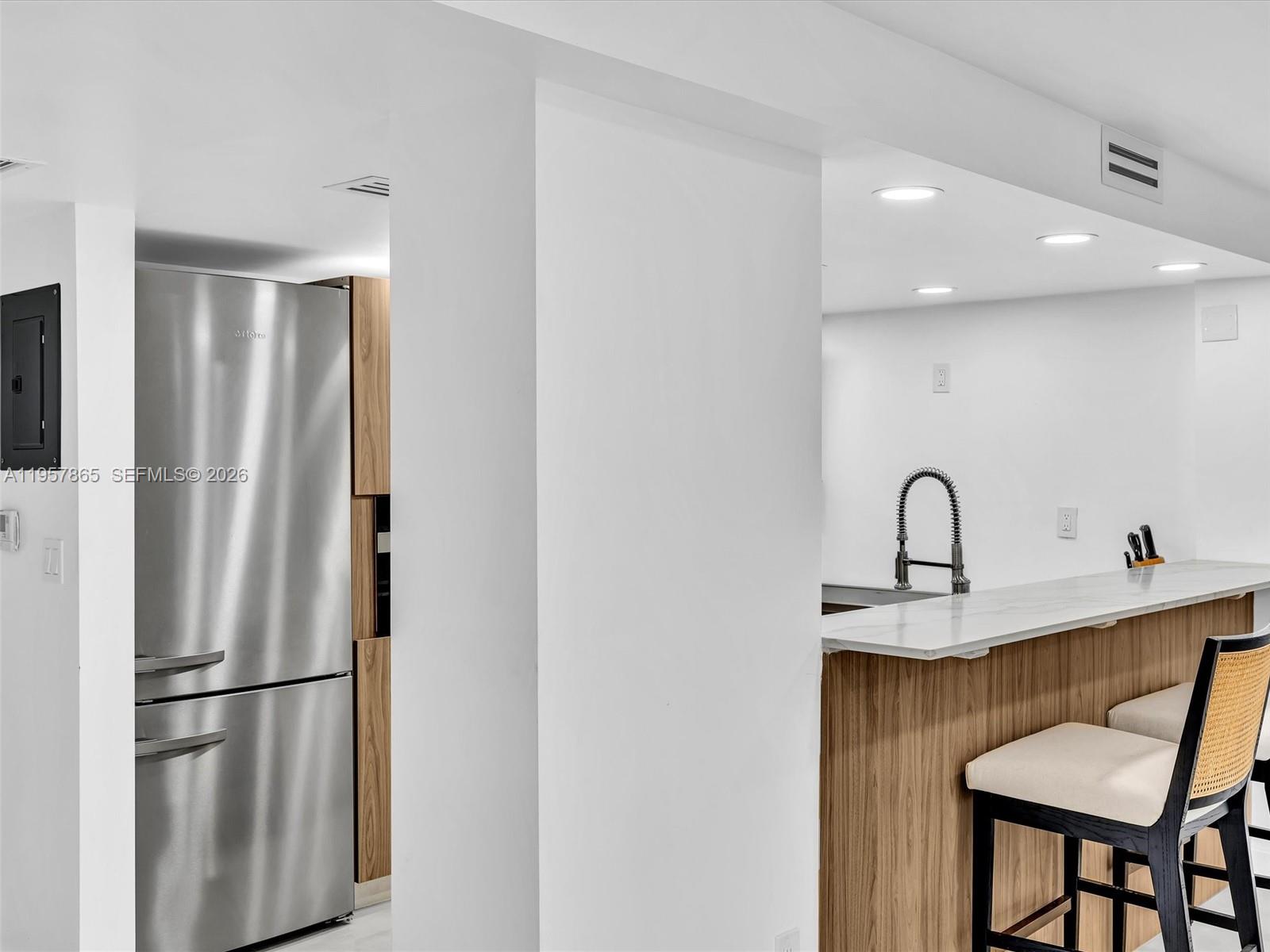 10000 PLAZA CONDO-SOUTH T - Residential Lease