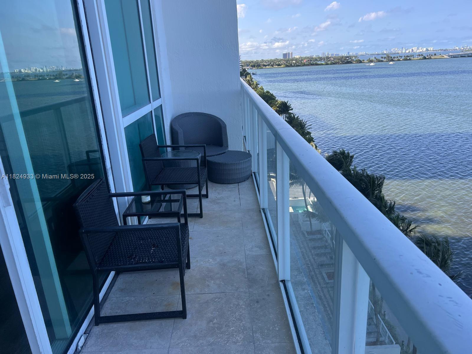 STUNNING 2-STORY LOFT, 25-FOOT CEILINGS WITH WRAPAROUND BALCONY & SPECTACULAR VIEWS!
ENJOY PANORAMIC VIEWS OF MIAMI BEACH, THE ISLANDS, AND PORT OF MIAMI FROM THIS UNIQUE LOFT FEATURING A PRIVATE UPSTAIRS BEDROOM WITH FULL BATH, POWDER ROOM ON THE FIRST FLOOR, AND WRAPAROUND BALCONY. LOCATED IN A LUXURY BAYFRONT BUILDING WITH TOP-TIER AMENITIES: INFINITY POOL, FITNESS CENTER, STEAM ROOM & SAUNA, AND SOCIAL LOUNGE. MINUTES FROM THE PERFORMING ARTS DISTRICT AND MIAMI BEACH — THE PERFECT BLEND OF LOCATION AND LIFESTYLE!