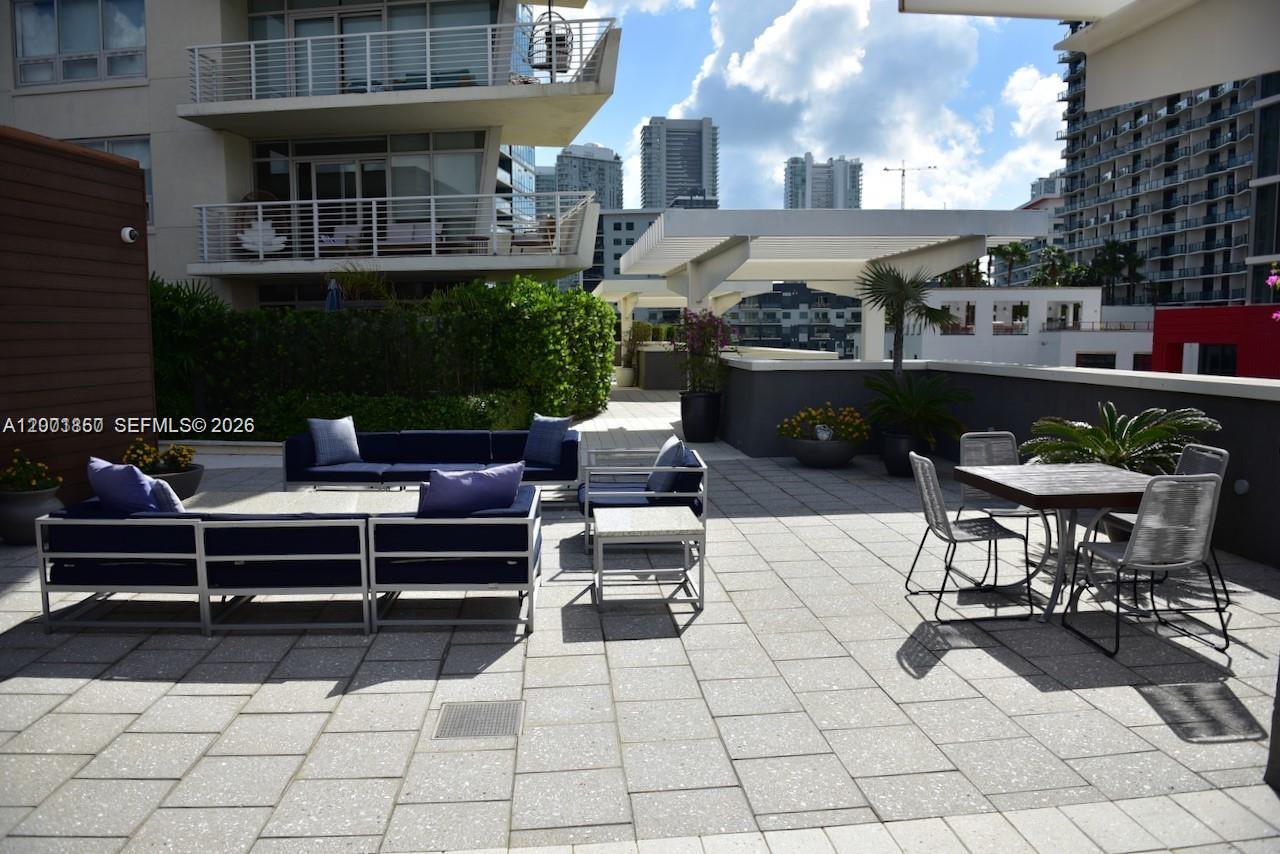 MIDBLOCK MIAMI CONDO - Residential