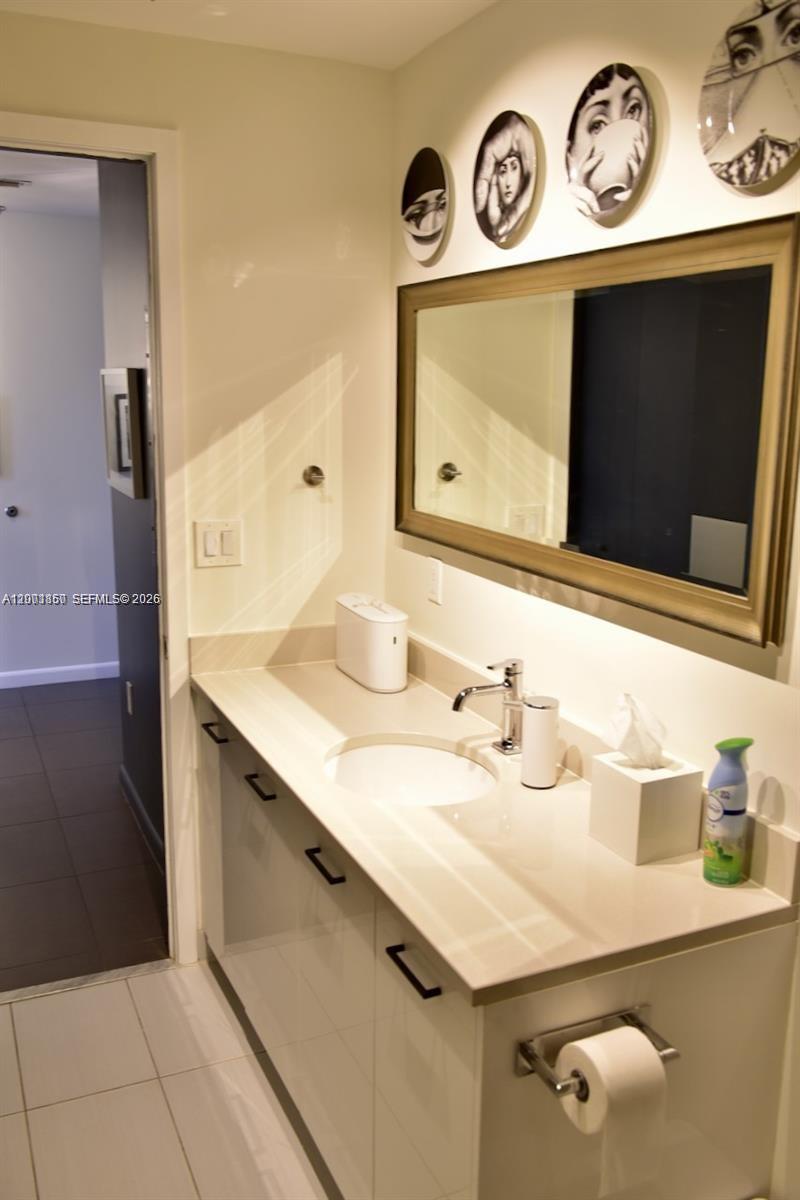 MIDBLOCK MIAMI CONDO - Residential