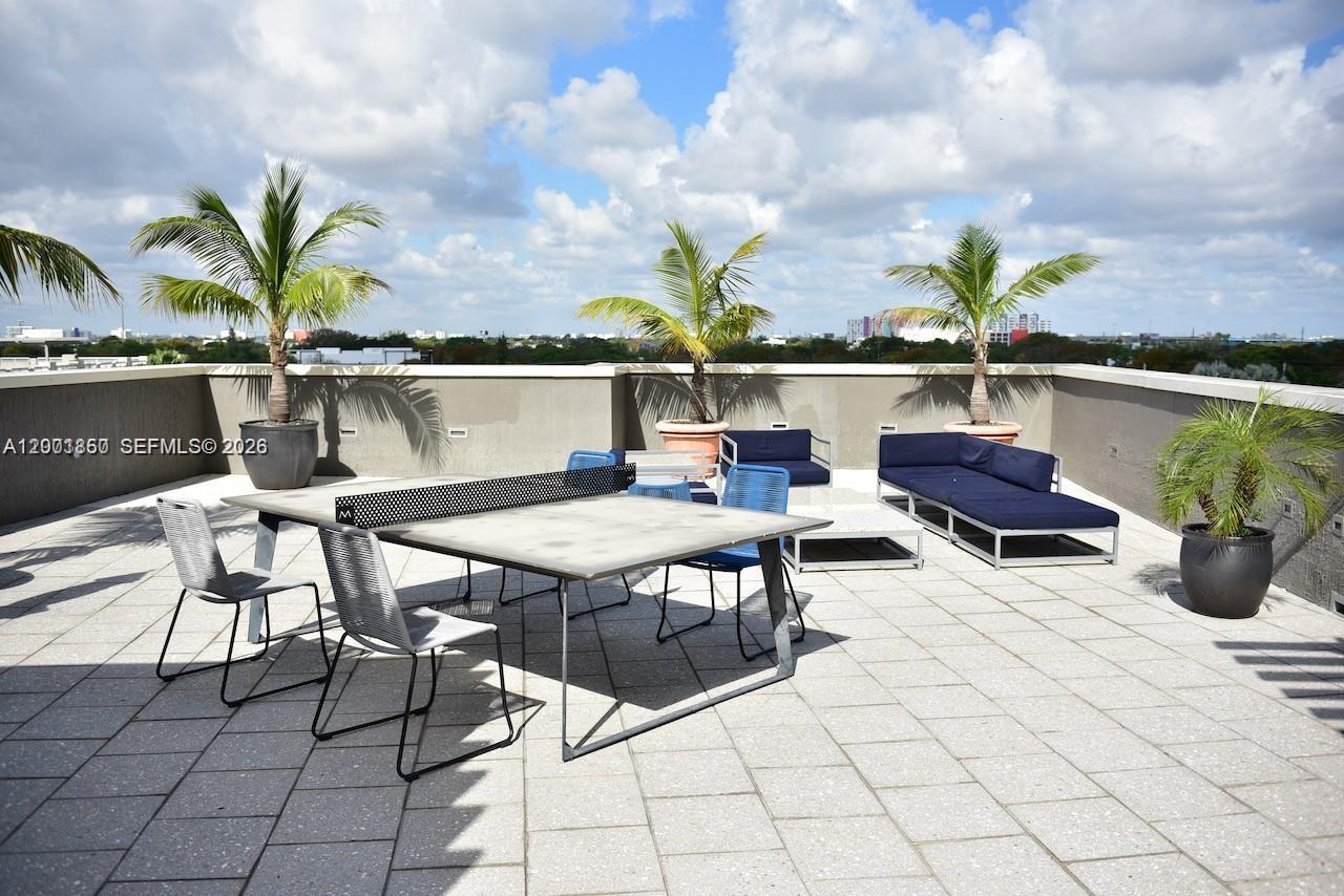 MIDBLOCK MIAMI CONDO - Residential