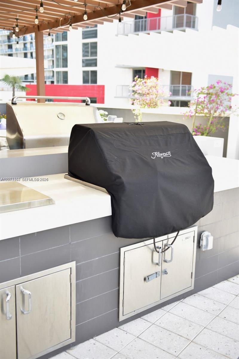 MIDBLOCK MIAMI CONDO - Residential