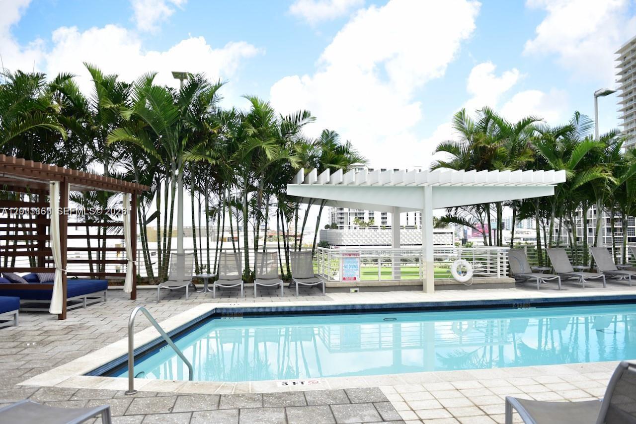 MIDBLOCK MIAMI CONDO - Residential