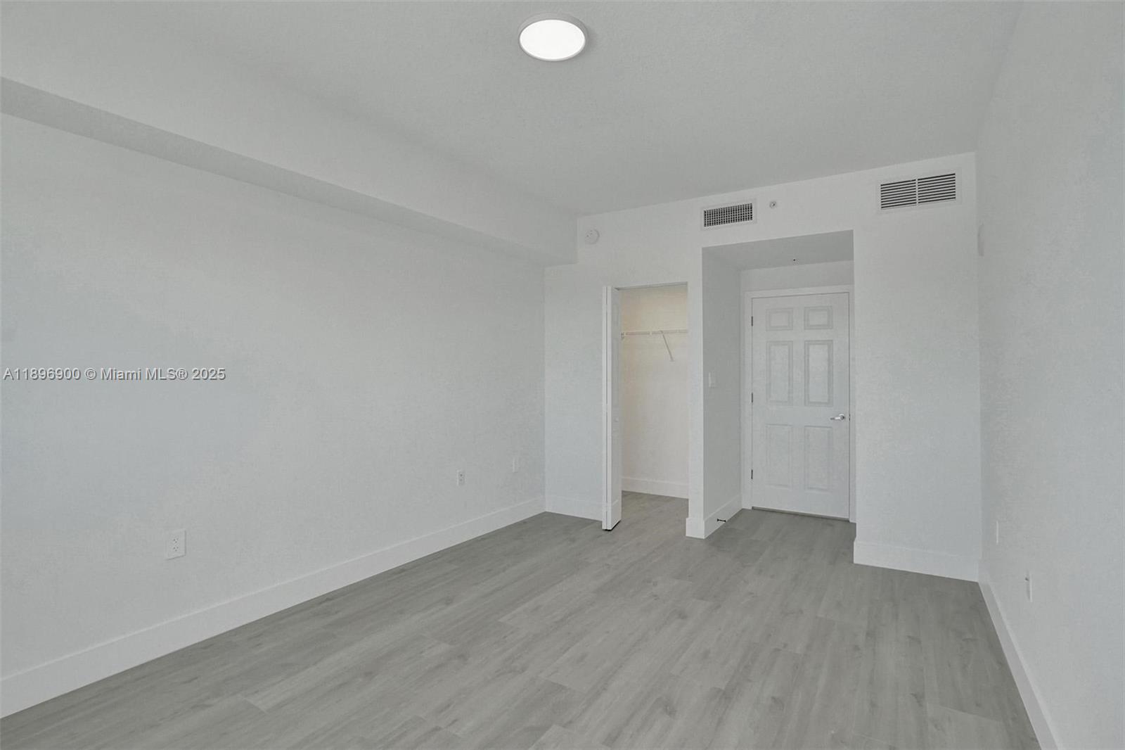HOLLYWOOD STATION RES CON - Residential