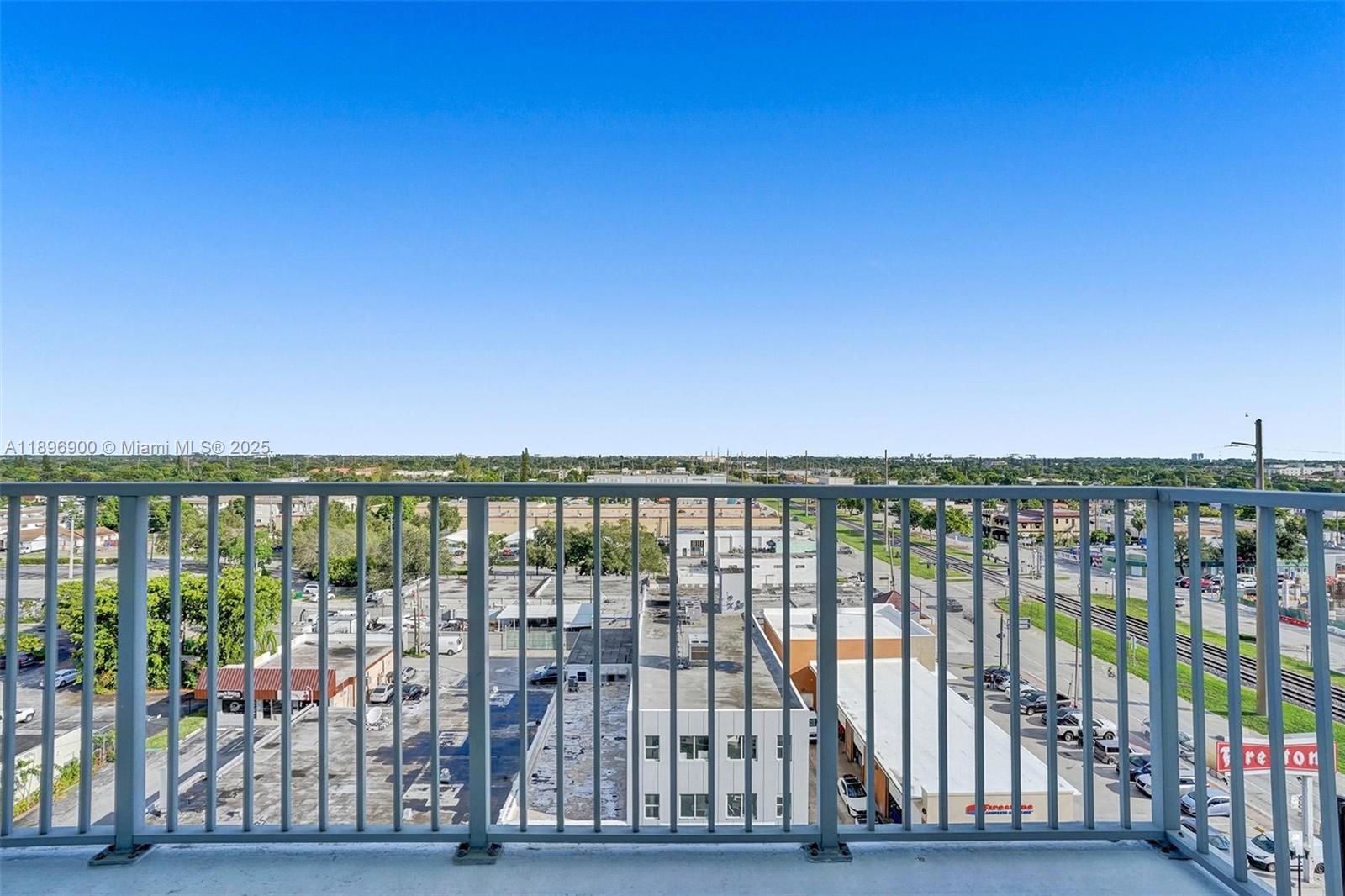 HOLLYWOOD STATION RES CON - Residential