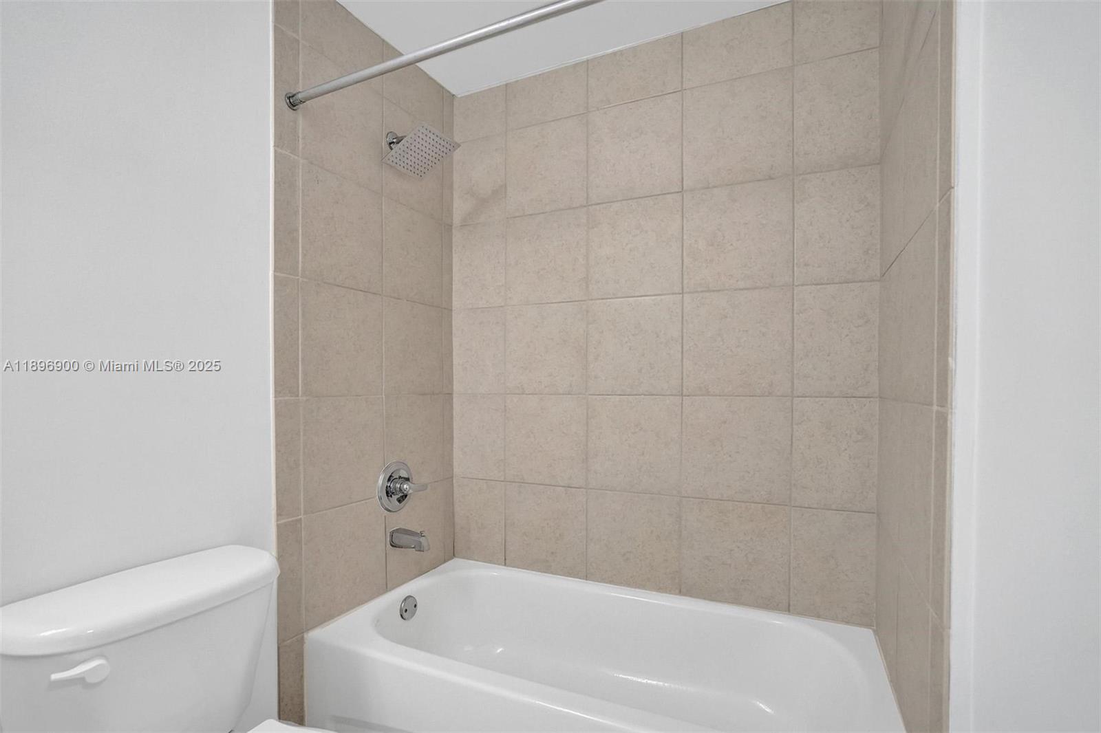 HOLLYWOOD STATION RES CON - Residential