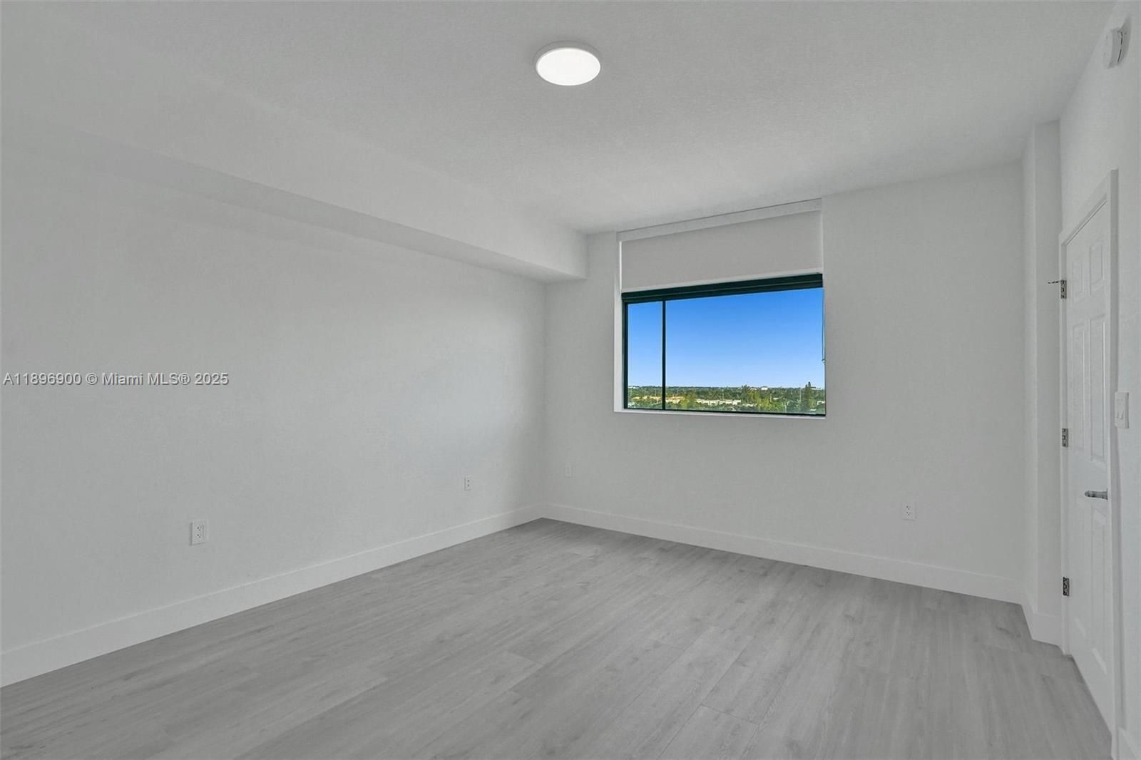HOLLYWOOD STATION RES CON - Residential