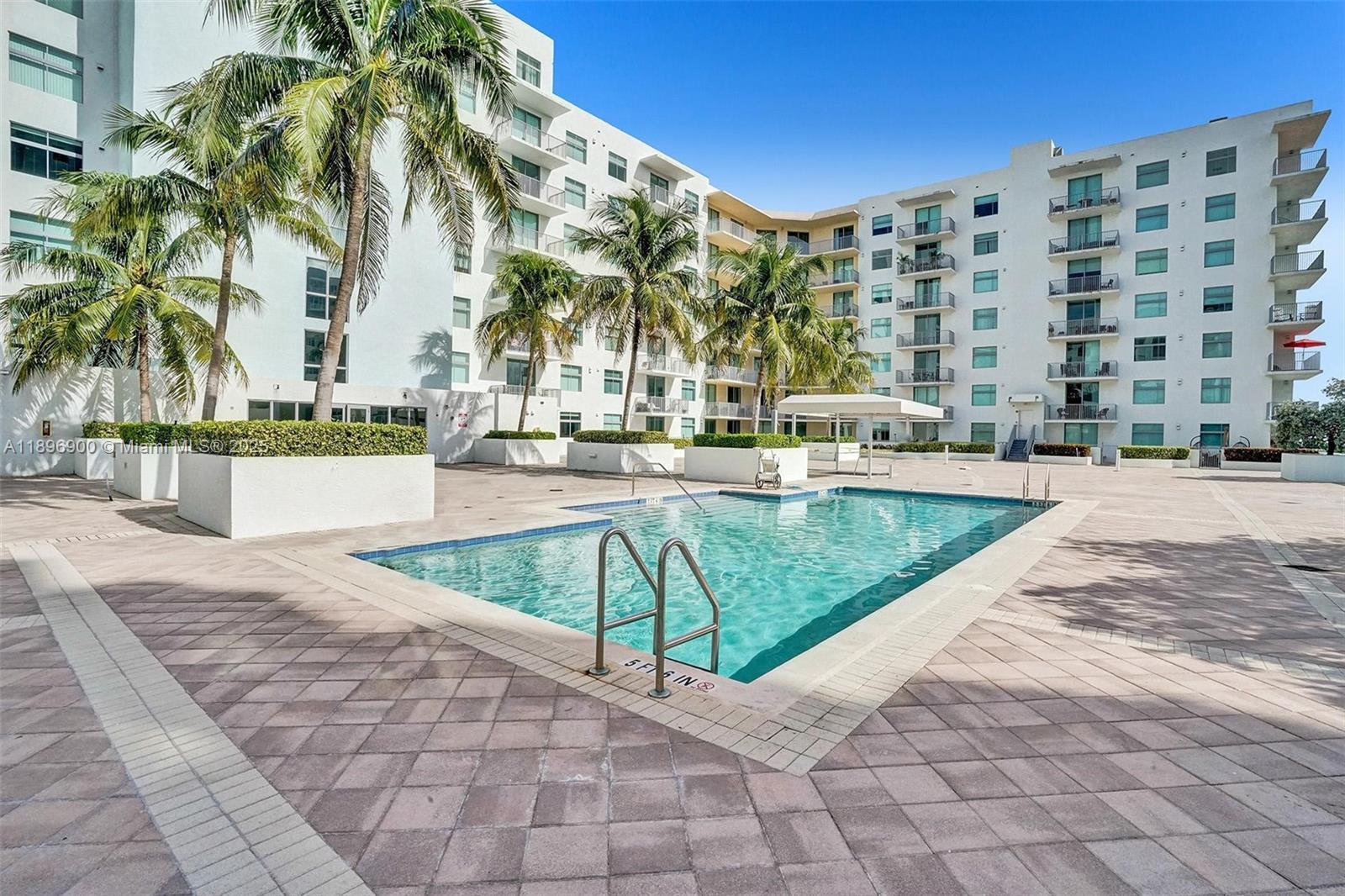 HOLLYWOOD STATION RES CON - Residential
