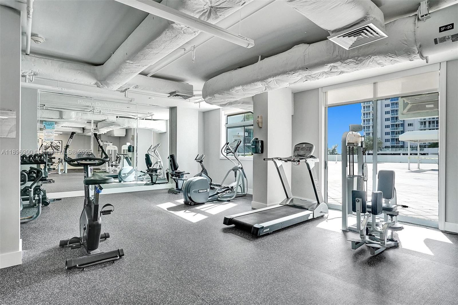 HOLLYWOOD STATION RES CON - Residential