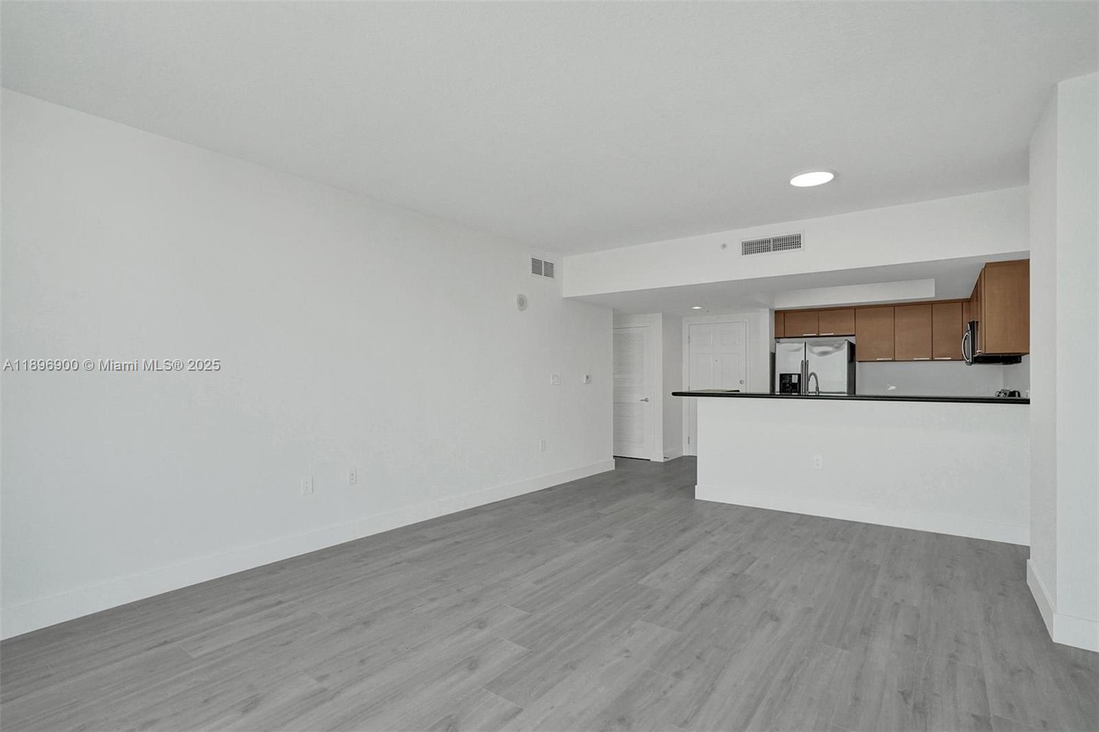 HOLLYWOOD STATION RES CON - Residential