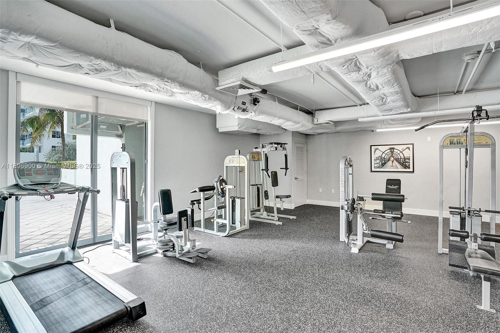HOLLYWOOD STATION RES CON - Residential