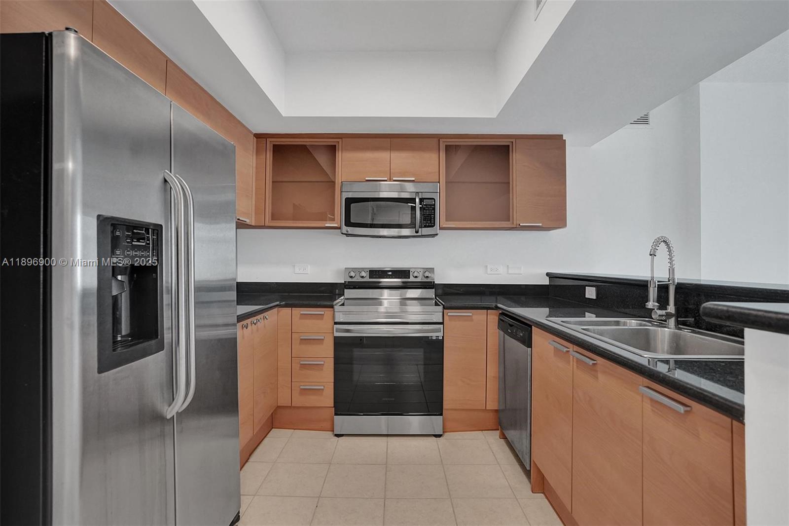 HOLLYWOOD STATION RES CON - Residential