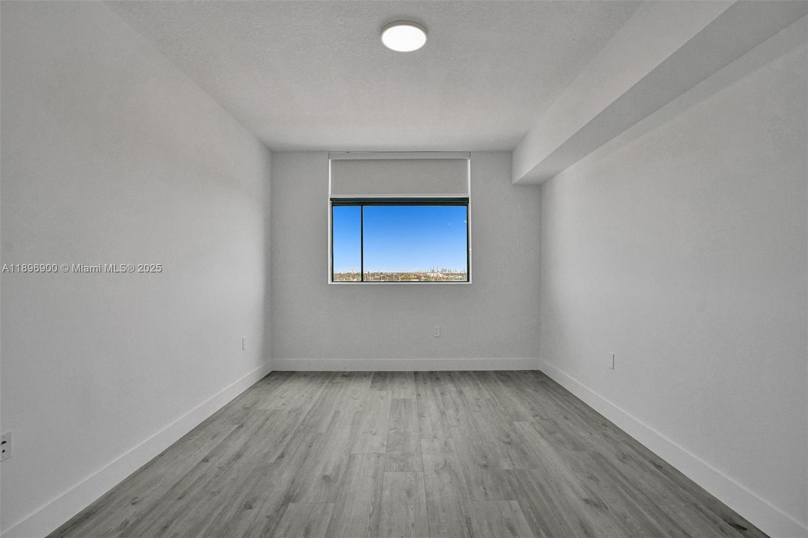 HOLLYWOOD STATION RES CON - Residential