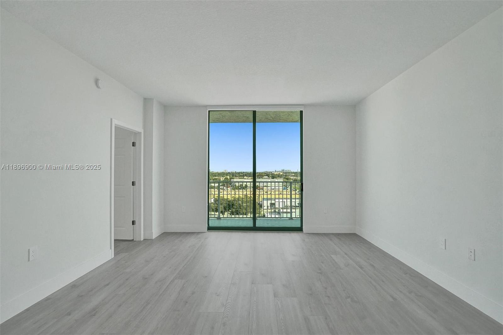 HOLLYWOOD STATION RES CON - Residential
