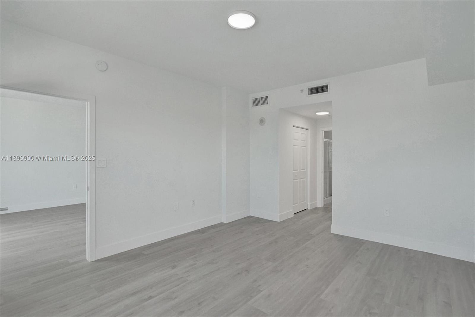 HOLLYWOOD STATION RES CON - Residential