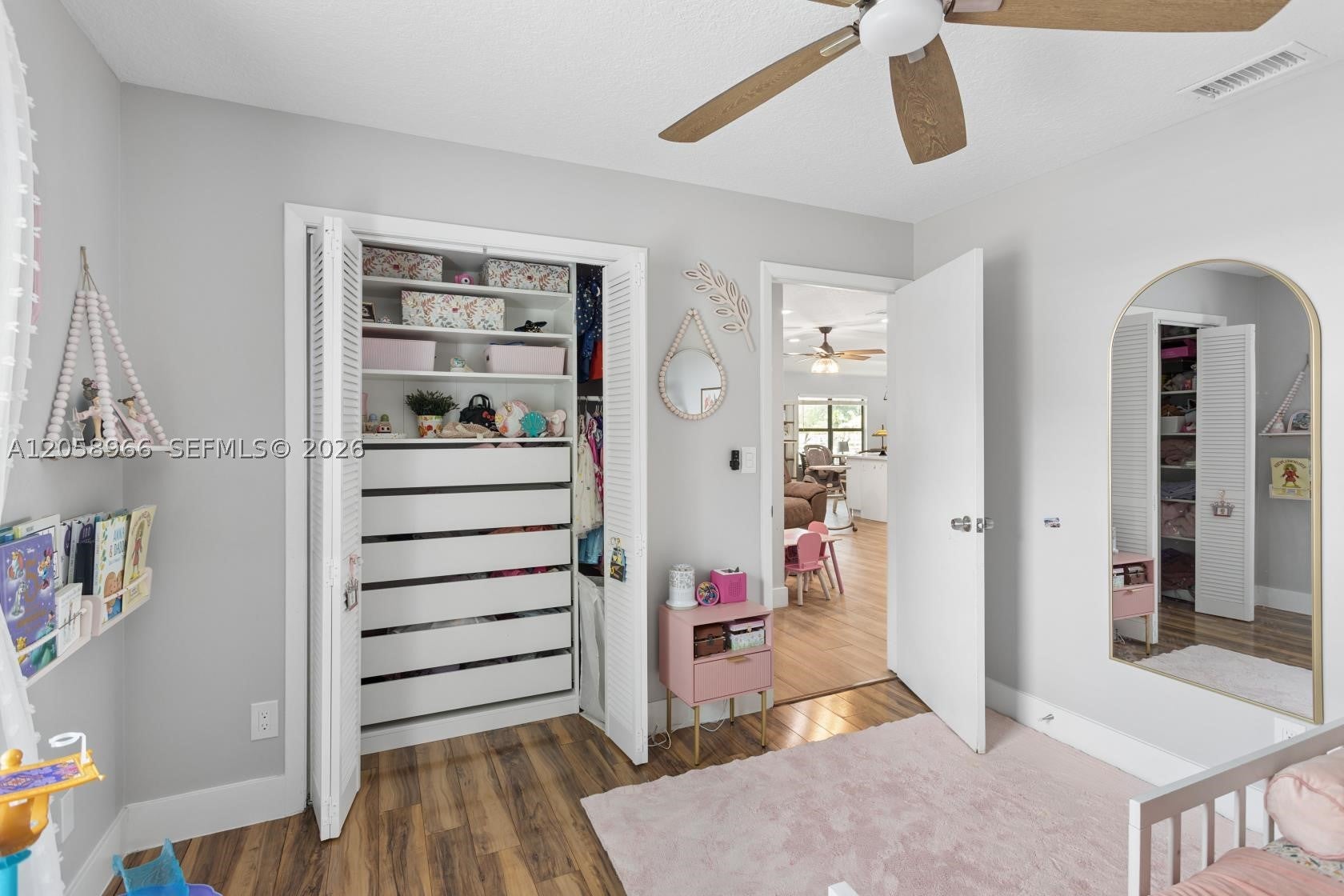 16282 E Downers
