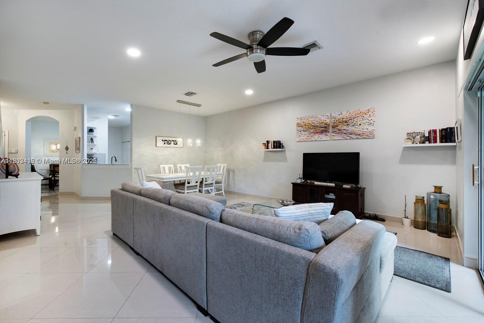 CRESTWOOD AT CAROLINA CON - Residential