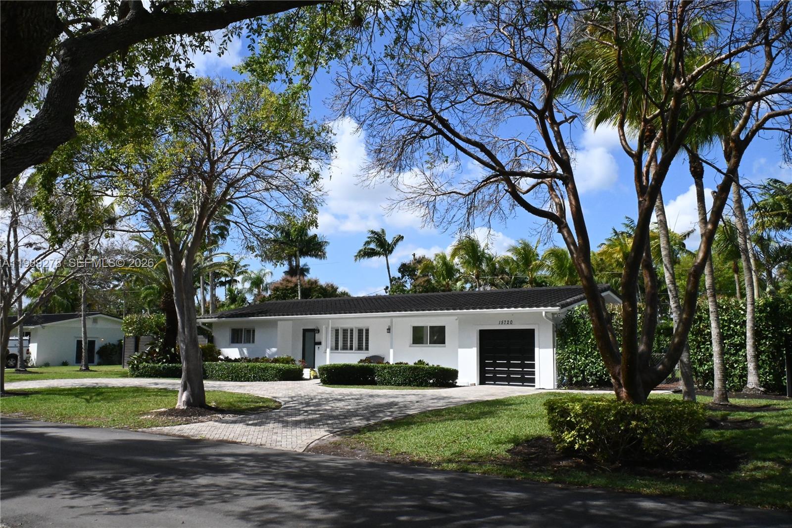 15720 SW 87th Ct, Palmetto Bay, FL, 33157/$980,000 1 15720 SW 87th Ct