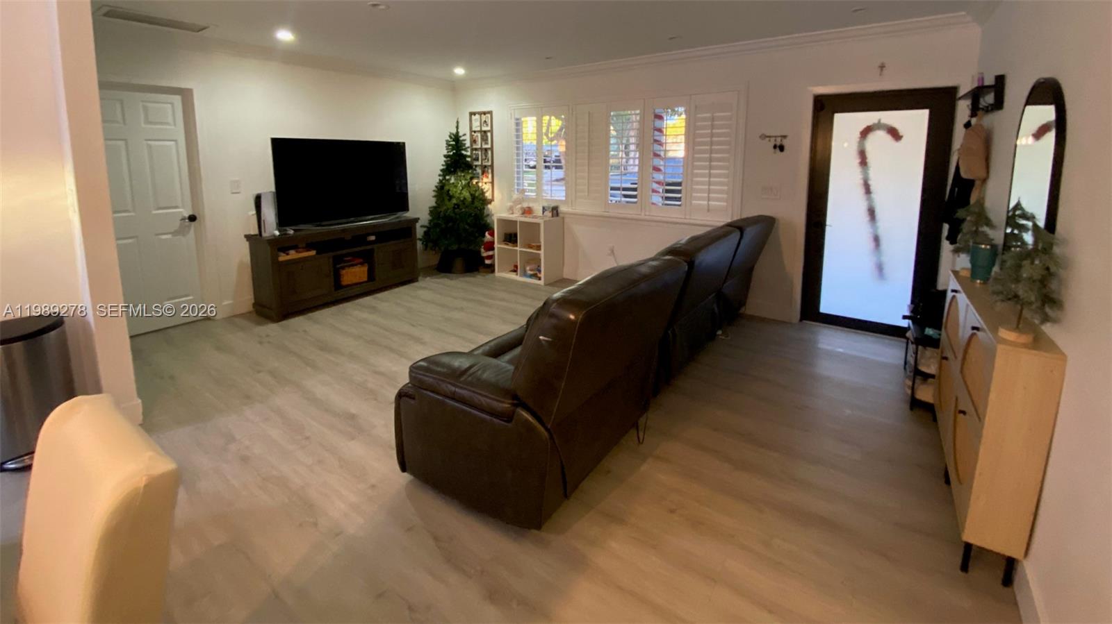 15720 SW 87th Ct, Palmetto Bay, FL, 33157/$980,000 3 15720 SW 87th Ct