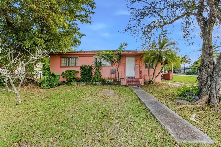 Investor Special / Handyman Dream – Huge 10,131 SF Lot in Central Homestead!
Rare opportunity to own a classic 1954 CBS block home on one of the best oversized lots in NW Homestead. 3 bedrooms, 2 full bathrooms, 1,150 SF under air, & a sprawling 10,131 SF lot with mature plumeria & oak trees providing beautiful shade & curb appeal.
Highlights:
• Solid concrete block construction
• Functional layout with spacious living/dining area
• Both bathrooms are full (tub + shower-only)
• Large backyard with plenty of room for pool, addition, or toys
• No HOA – bring your boats, trucks, & vision!
Perfect for:
• Cash buyers
• Investors & flippers (comps in the $500ks+ once updated)
Priced aggressively for quick sale reflecting condition – this is one of the lowest-priced 3/2 on a 10k+ lot in 33030 right now.
Instant equity for the savvy buyer! Will not qualify for standard FHA/VA financing in current condition.
Send your highest & best offer!