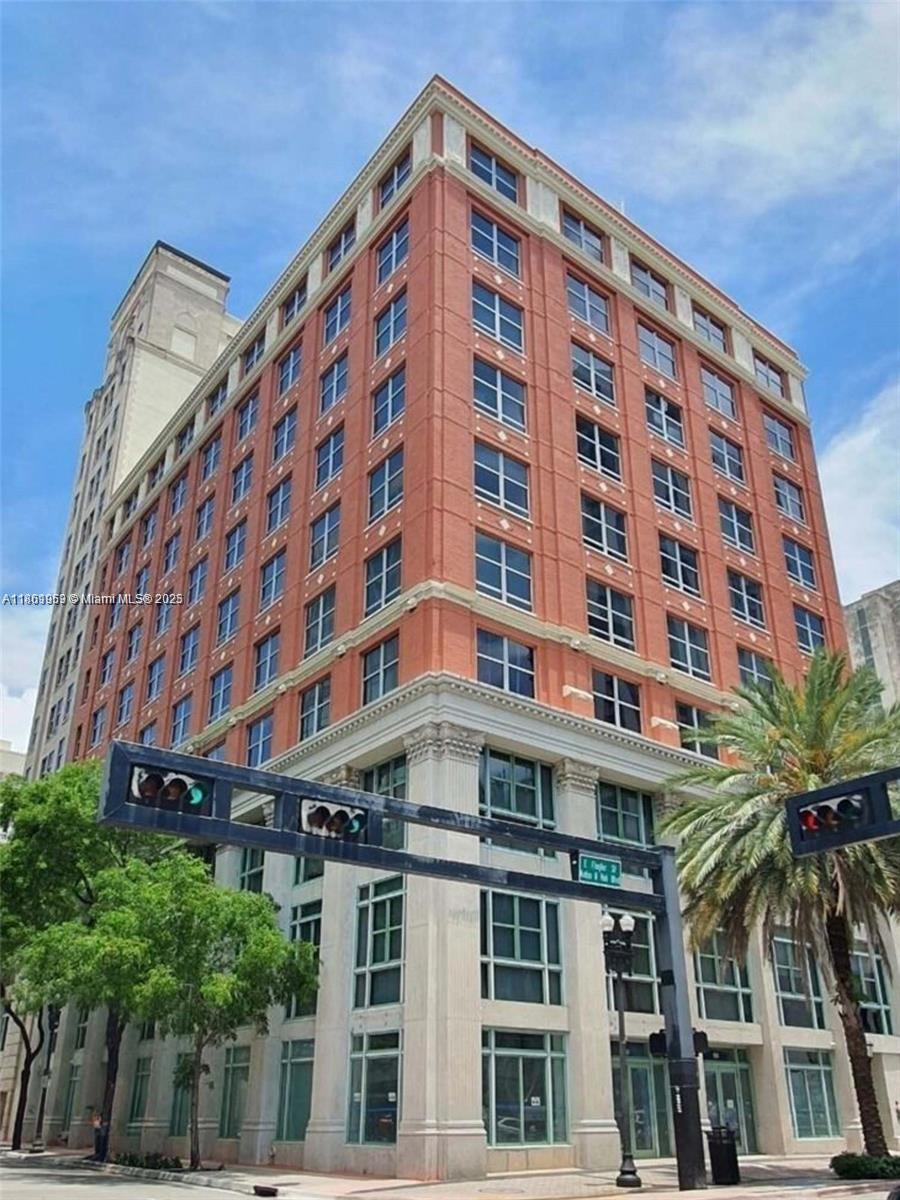 Flagler First Condo is located in the heart of Downtown Miami, a completely renovated building, great for investment or residential living! Close distance from shops and markets as well as entertainment venues. Just nearby Whole Foods, restaurants, Miami Dade College, Metro Mover, Brickell, Bayfront Park, Bayside Marketplace, Kaseya Center and many attractions that upgraded Flagler Street has to offer. This unit features impact windows, stainless steel appliances, granite countertops, washer and dryer in the unit.