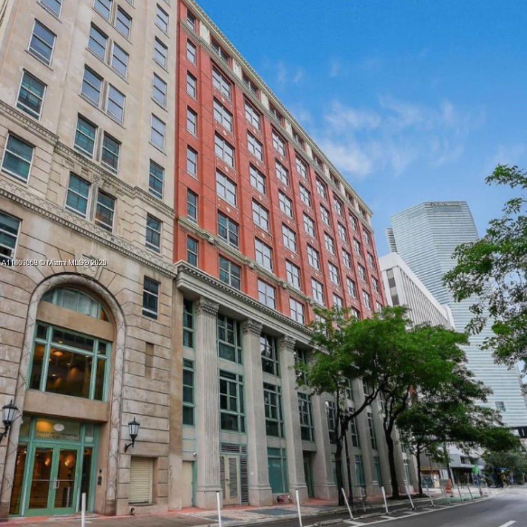 111 E Flagler St 907