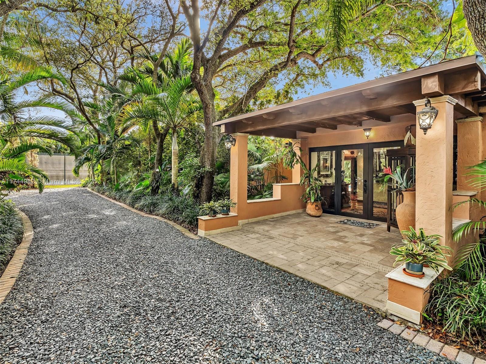 Property for Sale at 6200 Sw 112th St, Pinecrest, Miami-Dade County, Florida - Bedrooms: 4 
Bathrooms: 4  - $3,125,000