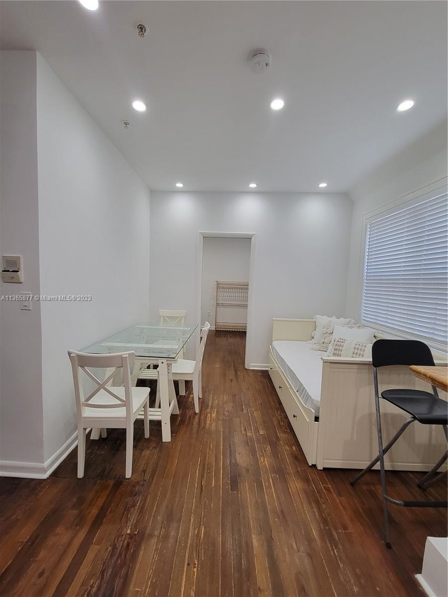 Cozy fully furnished 1bed/1bath (studio converted) on first floor of Art Deco building a block off Lincoln Rd. Featuring hardwood floors, central a/c, dishwasher and high ceilings. Laundry room in the same floor. Street parking. Walk to the beach, Flamingo Park, Lincoln Rd, movie theater, restaurants & more. No pets.