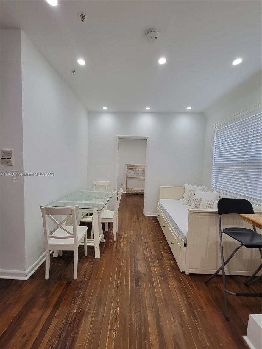 Cozy fully furnished 1bed/1bath (studio converted) on first floor of Art Deco building a block off Lincoln Rd. Featuring hardwood floors, central a/c, dishwasher and high ceilings. Laundry room in the same floor. Street parking. Walk to the beach, Flamingo Park, Lincoln Rd, movie theater, restaurants & more. No pets.