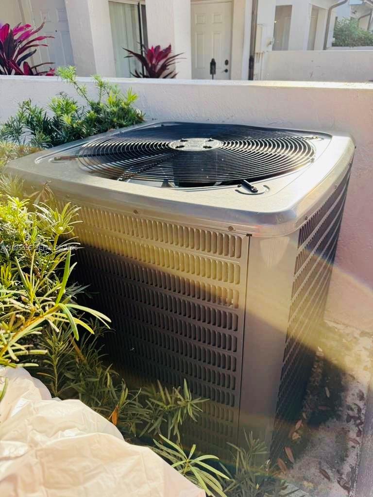 United Homes at Bella Vist - Residential