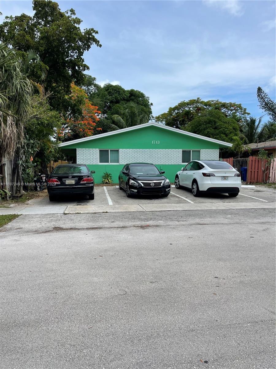 1713 Sw 11th Ct 1-2, Fort Lauderdale, Broward County, Florida - 3 Bedrooms  
1 Bathrooms - 