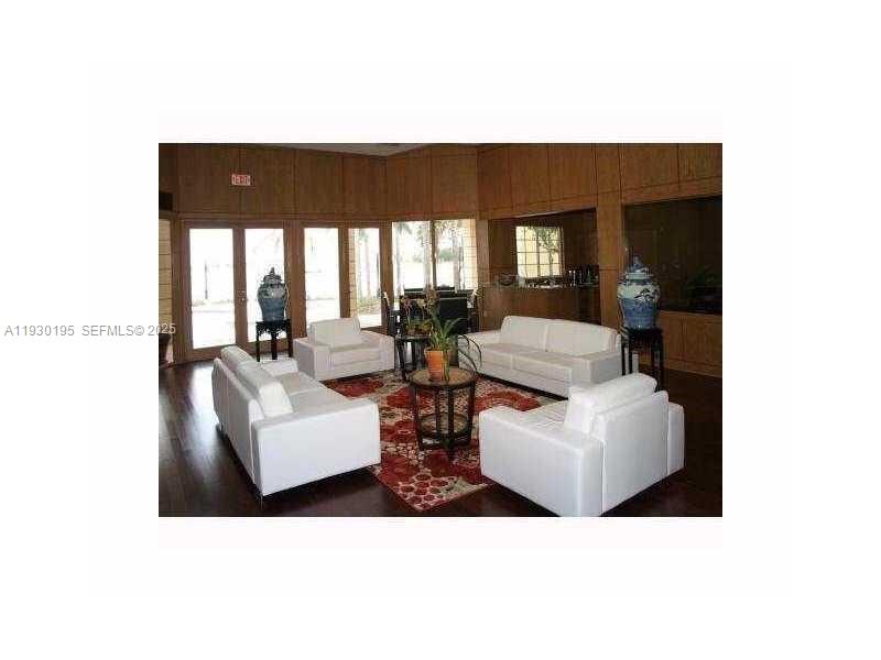 LAKEVIEW CLUB CONDO - Residential Lease