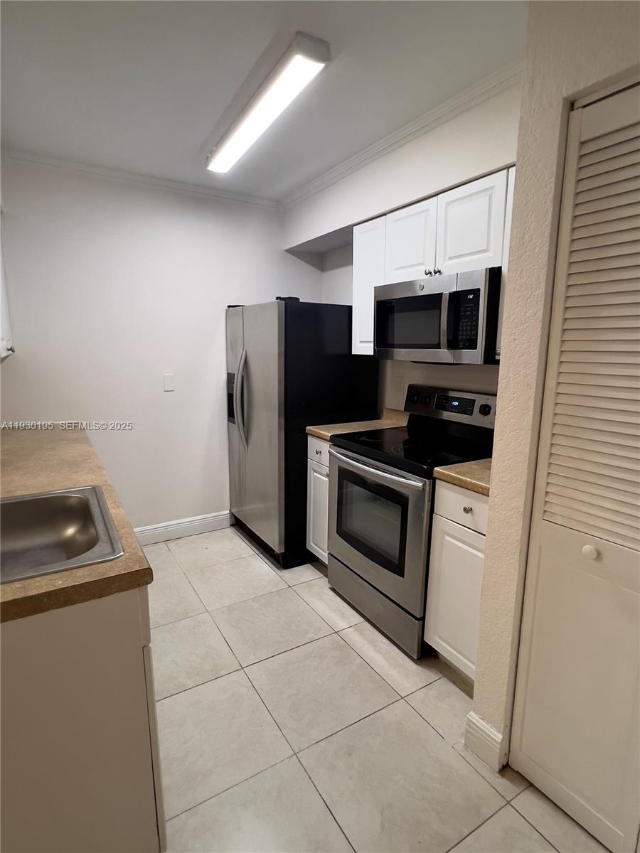 LAKEVIEW CLUB CONDO - Residential Lease