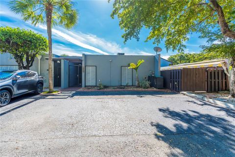 PALM BEACH COUNTY FLORIDA COMING SOON LISTINGS 6460 Milk Wagon Ln Miami Lakes FL 33014