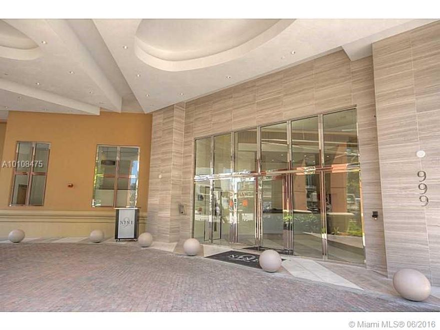 Amazing 3 bedroom unit with views facing direct East overlooking Brickell. Priced well for market. Porcelain tile throughout. Unit comes with 2 parking spaces! Hurry this won't last!